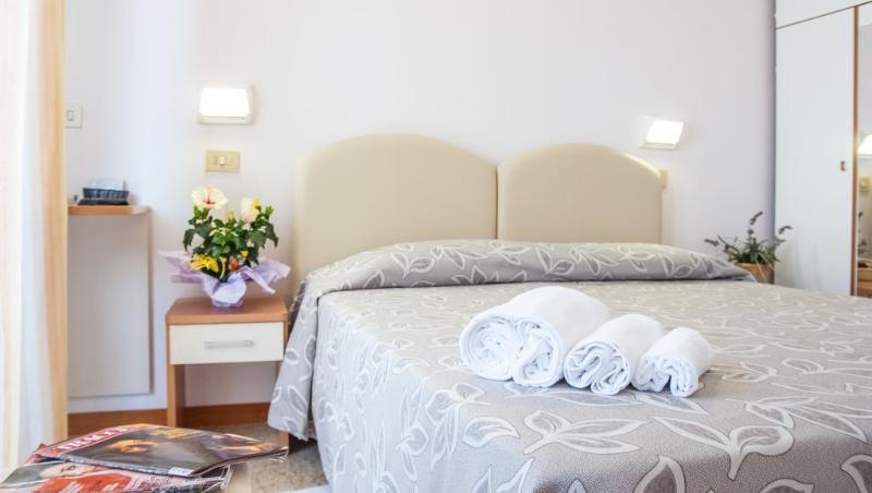 רימיני Hotel Bagli מראה חיצוני תמונה