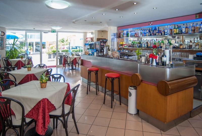 רימיני Hotel Bagli מראה חיצוני תמונה