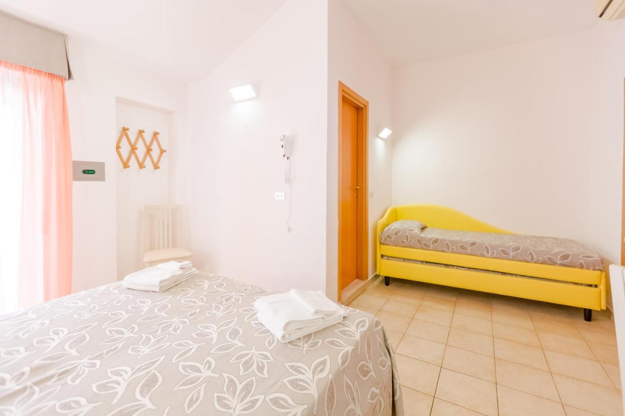 רימיני Hotel Bagli מראה חיצוני תמונה