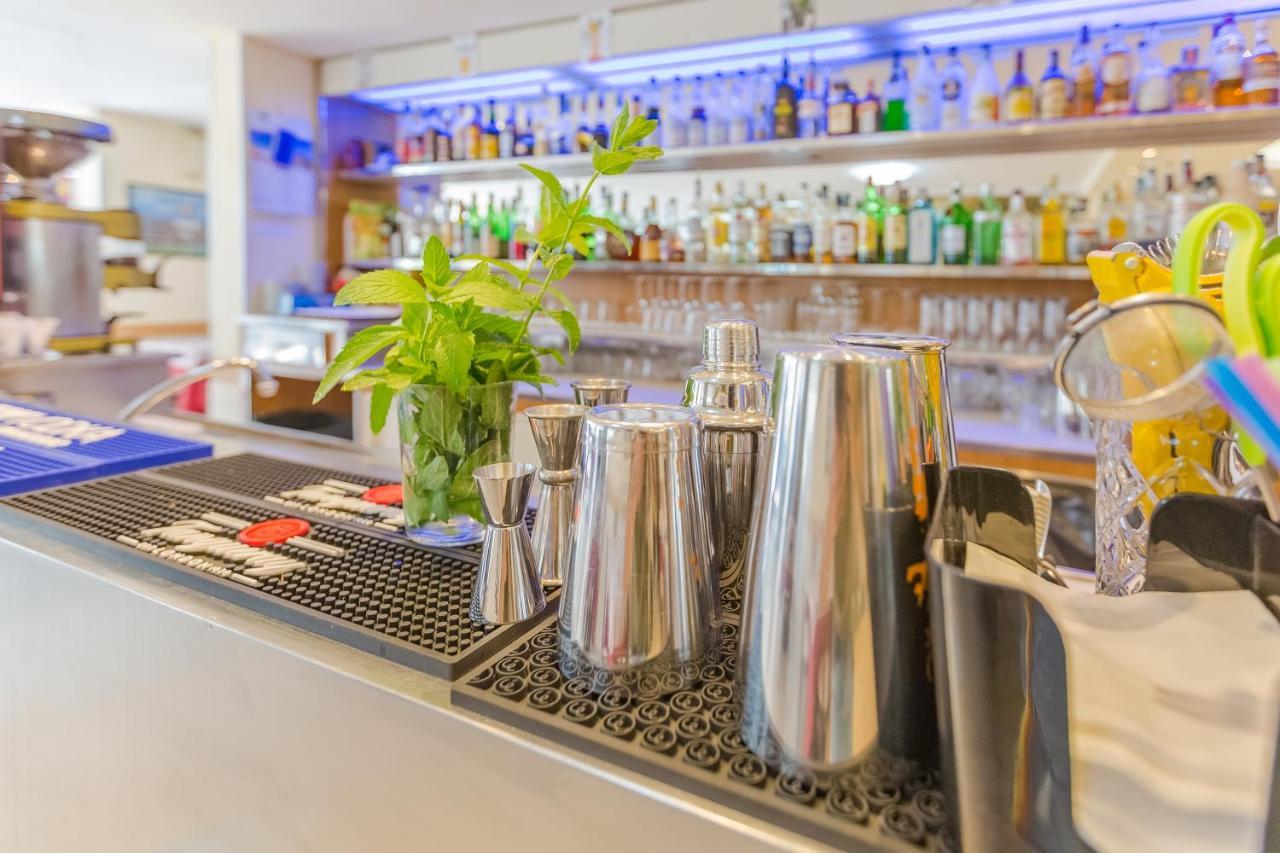 רימיני Hotel Bagli מראה חיצוני תמונה