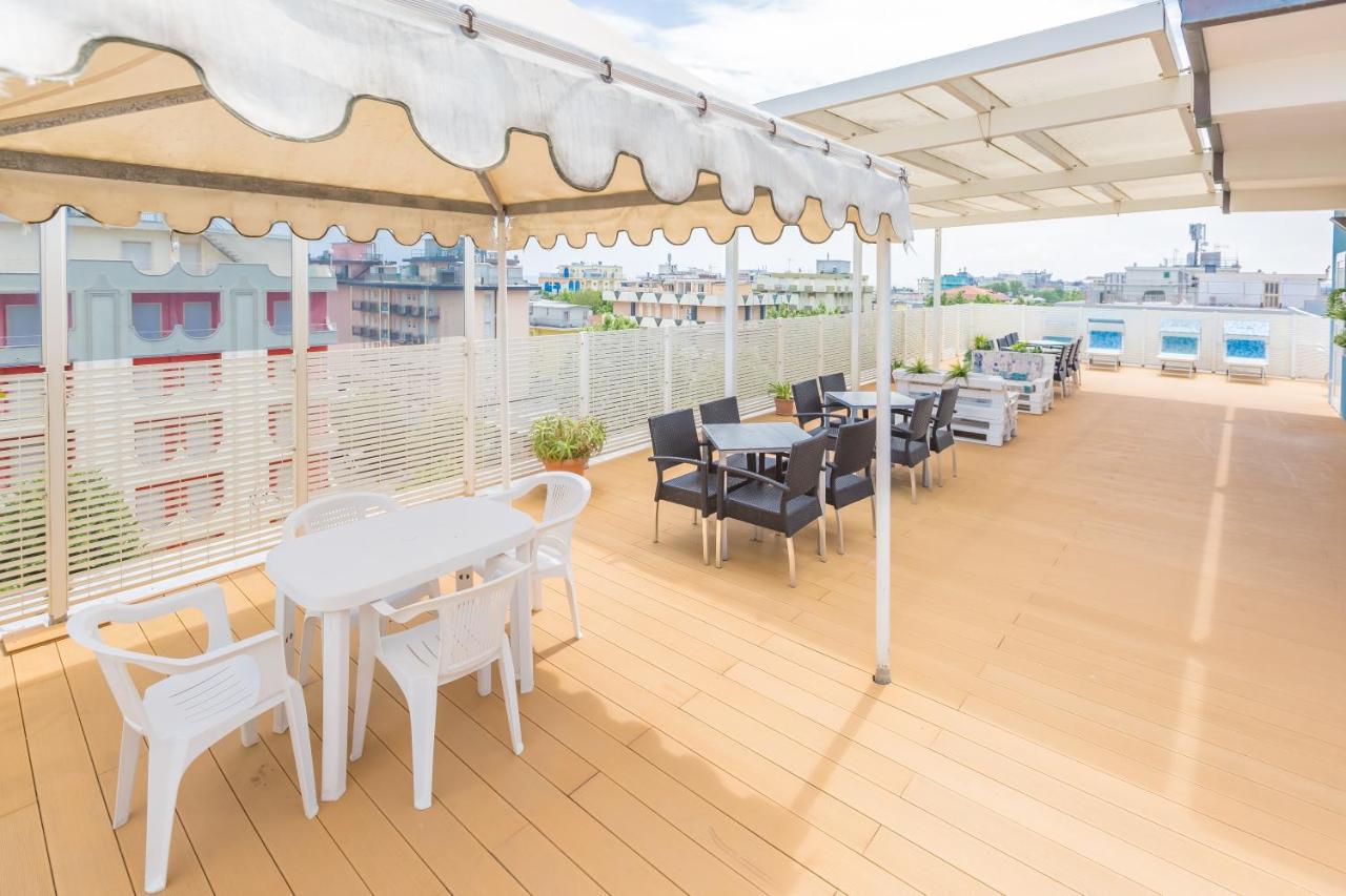 רימיני Hotel Bagli מראה חיצוני תמונה