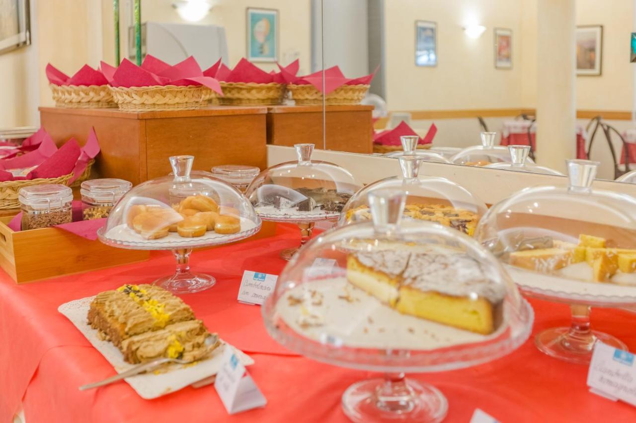 רימיני Hotel Bagli מראה חיצוני תמונה