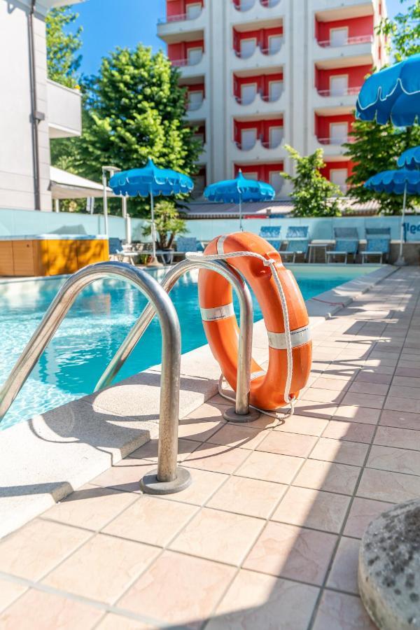 רימיני Hotel Bagli מראה חיצוני תמונה