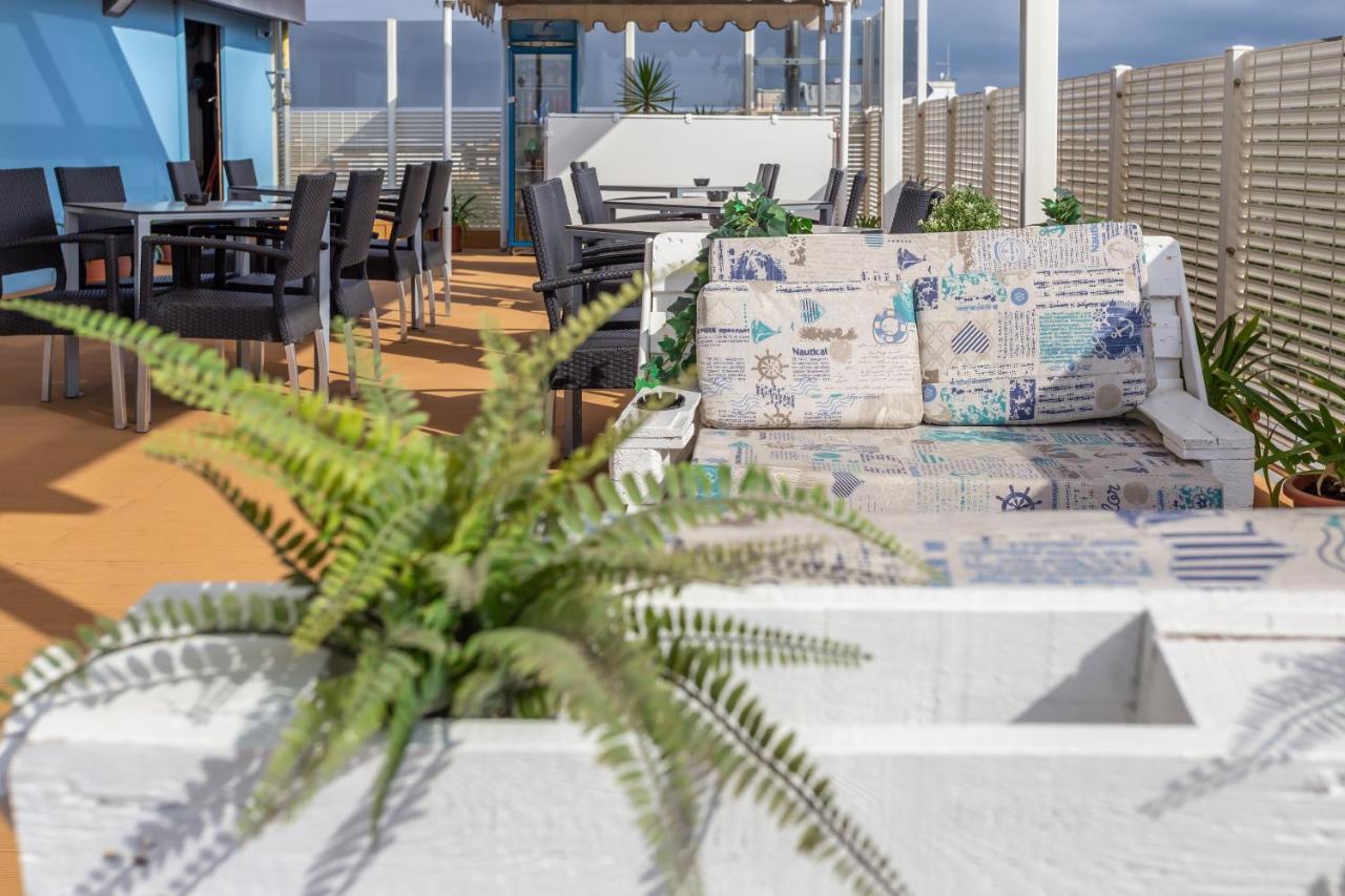 רימיני Hotel Bagli מראה חיצוני תמונה