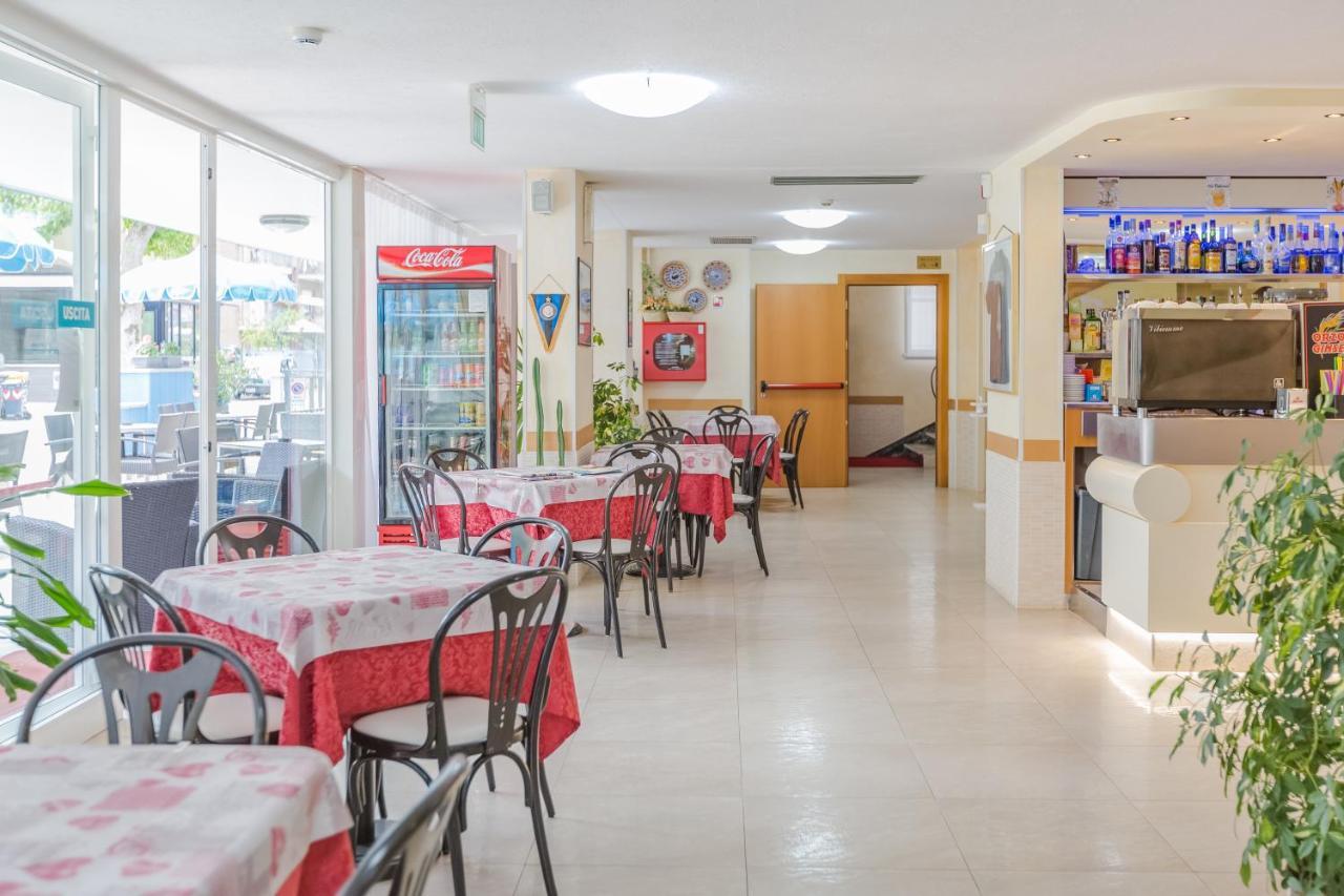 רימיני Hotel Bagli מראה חיצוני תמונה