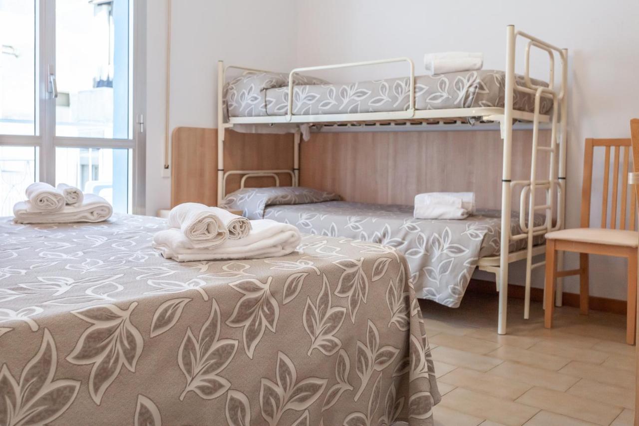 רימיני Hotel Bagli מראה חיצוני תמונה