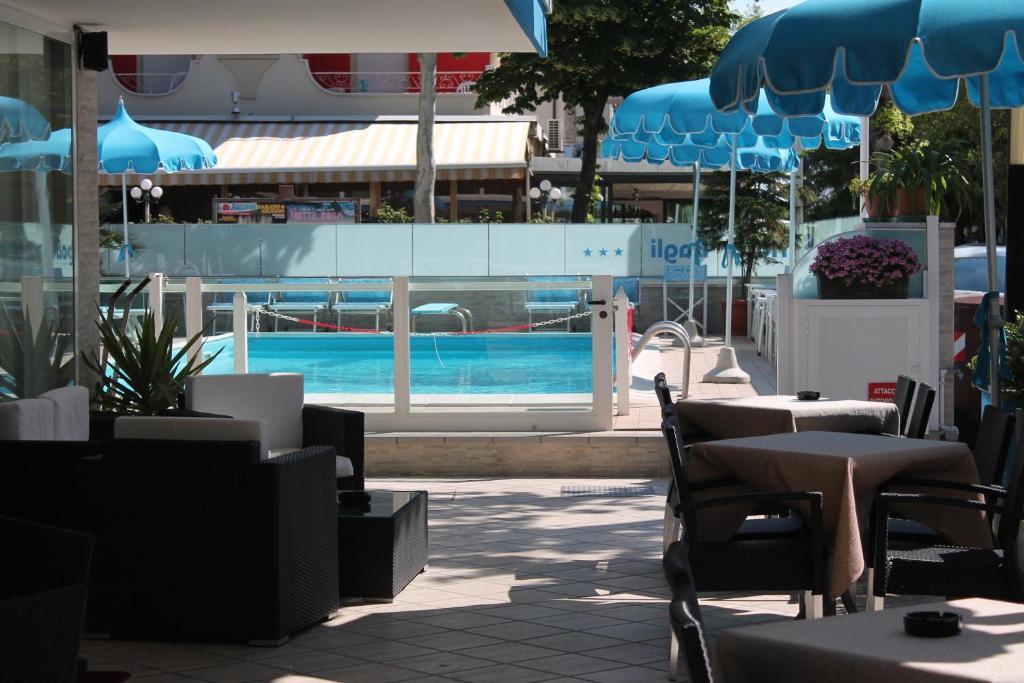 רימיני Hotel Bagli מראה חיצוני תמונה
